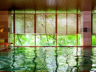 こちらは、「華厳の湯」です♪