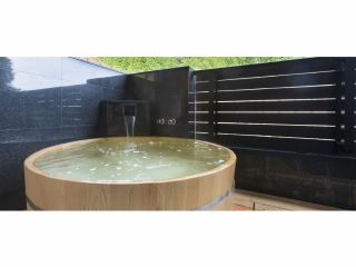 貸し切り風呂【椿】プラン(60分) 内風呂と檜の露天風呂を貸切でお楽しみ頂けます♪