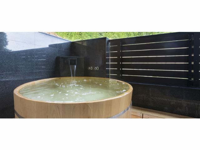 貸し切り風呂【椿】プラン(60分) 内風呂と檜の露天風呂を貸切でお楽しみ頂けます♪