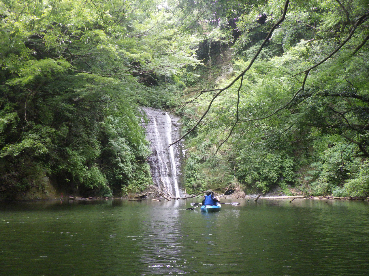 【春・秋・冬おススメ 亀山湖カヤック体験】写真データプレゼント!気軽に水上体験が...