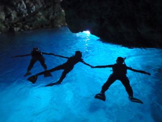 洞窟内は神秘的な光景!