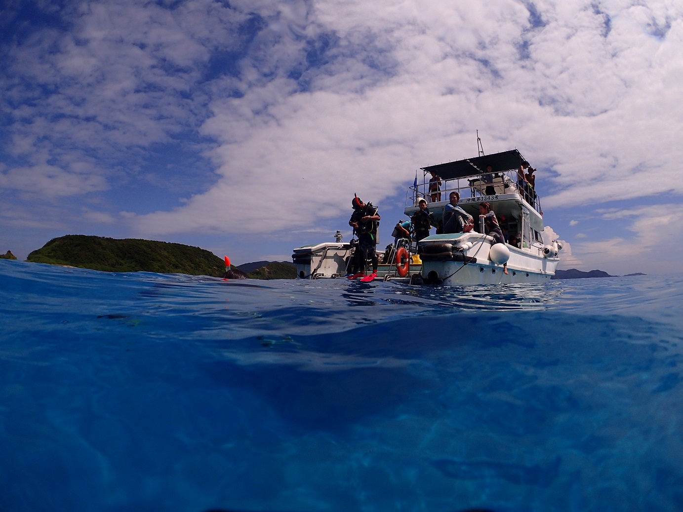慶良間諸島へ行く！ファンダイビングクルージングコース」世界で屈指の