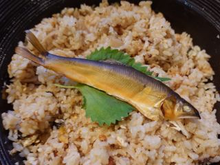 金の鮎めし(燻製、土鍋、こげ、ひつまぶし )