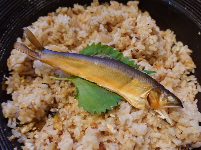金の鮎めし(燻製、土鍋、こげ、ひつまぶし )