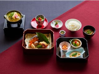 京重「野点」、季節の京料理を彩りよく二段重に盛り込みました