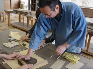 富山県の伝統工芸品「越中瀬戸焼」の土で陶芸体験ができます♪越中瀬戸土を使った陶芸体験ができるのはここだけ!スタッフもみんな陶芸家です。