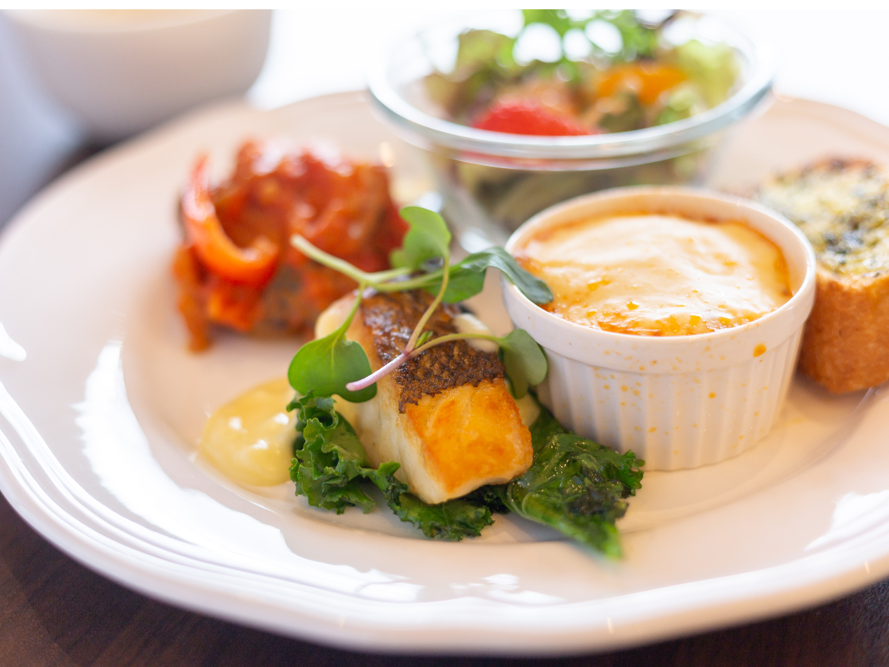 シェフ自慢のランチは11:00〜15:00(ラストオーダー)となります。デザート類は11:00〜17:00まで楽しめます。(16:30ラストオーダー)