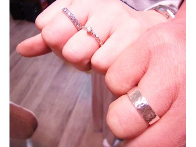 お客様が作ったリング。つけたところです☆