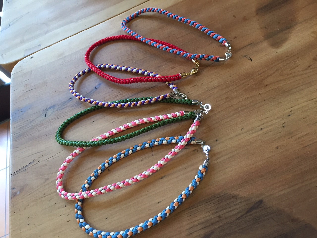 【絹100%の生糸を使用!】お好きな色の糸を自由に使って組みひもアクセサリー作り...