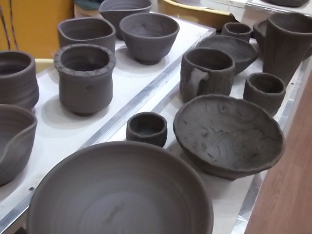 茶碗・湯呑・コーヒーカップ・小鉢・ サラダボール・ビールジョッキ・小皿・中皿・片口・変形鉢・・・作れる器の種類が多く、オリジナルスタンプも沢山ご用意しています。