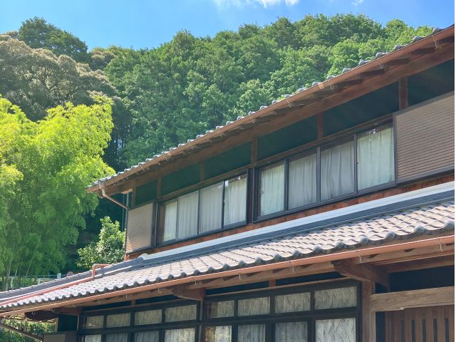 田舎の一軒家で茶道体験をしていただきます。