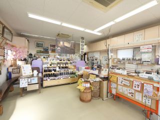 ご案内の最後に、三種類のお醤油を食べ比べていただきます。蔵人から、おすすめの使い分け方をご説明します。