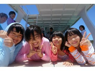 春休み・夏休みはお子さんたちの休日で家族に1名のインストラクターが担当して安心できるケアをします。