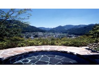 露天「みはらしの湯」:星野村の中心部を一望!夜は星野村自慢の星空が広がります!