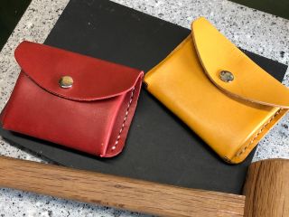 コインパース/白糸が標準ですが+100円で全10色から糸色が選べる。