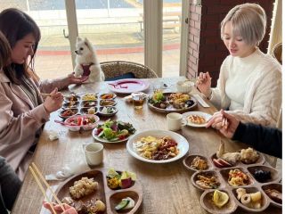 58ロハスキッチンでのビュッフェランチといちご狩りのお得なセットプラン!レストランはワンちゃんと利用する事も出来ます