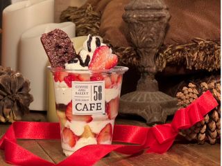 58カフェのいちごをふんだんに使用した「トライフル」と「ドリンク」のセットといちご狩りのお得なセットプラン