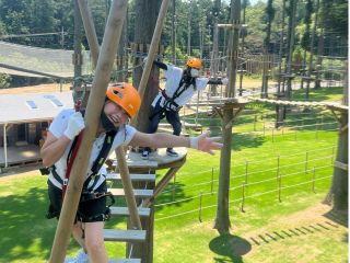 家族みんなで楽しめるWild Forest Oneは、高さ最大8メートルのアクティビティを周る空中アスレチックです。