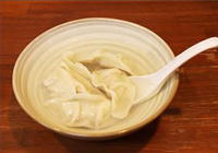 水餃子です。プルプルで焼き餃子とは違った美味しさ!