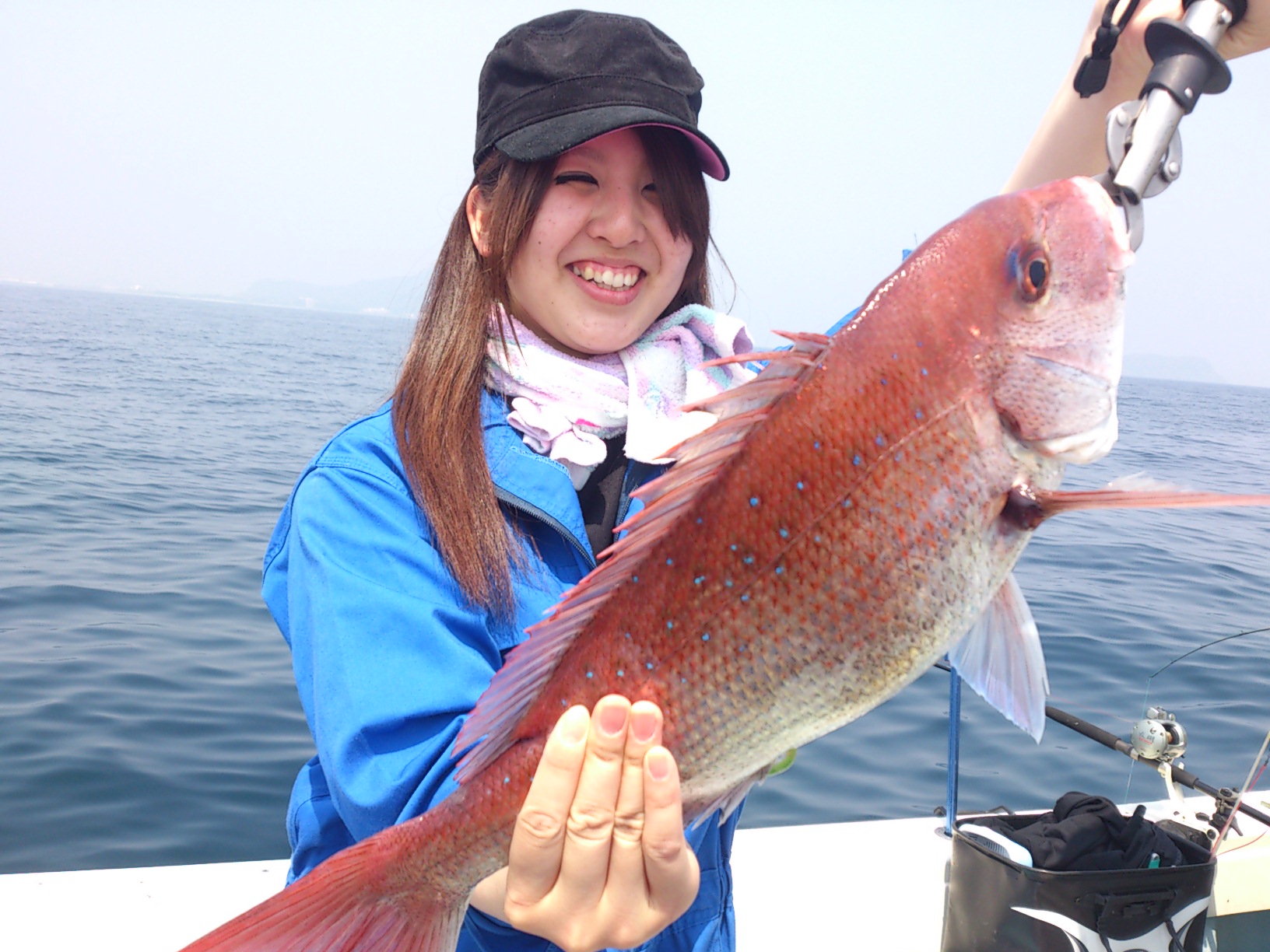 ◎錦江湾は穏やかで初心者、女性、子供でも安心して船釣りを楽しめます!
◎釣り方の指導は親切・丁寧にいたします。
◎運がいい時はすぐ目の前で野生のイルカも見れますよ♪
◎雄大な桜島が目の前です!