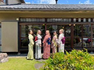 古民家カフェ「PLUS+アンカー」さんの前で。映え写真撮っちゃいましょ♪