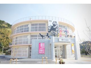 日本で一番古い円形校舎をフィギュアミュージアムに改装