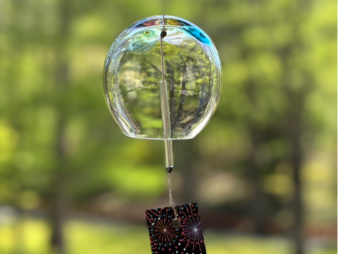 お好きな色の組み合わせ次第で、オリジナルの風鈴を制作いただけます。