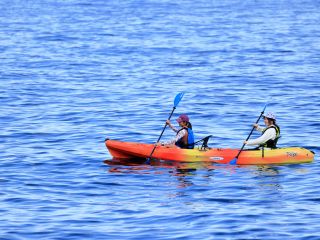 青い海をのんびりとシーカヤックで!