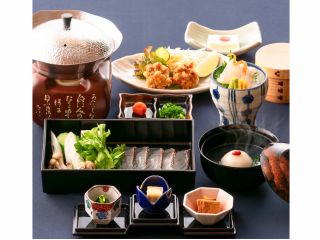 今治郷土料理 いぎす豆腐・じゃこ天・せんざんき・鯛飯など 今治郷土料理をお楽しみ頂けるメニューとなっております。