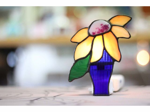 ステンドグラス体験 枕元に飾ってかわいい 花のおやすみライトをつくろう Eland Or じゃらん遊び体験 ステンドグラス体験 枕元に飾ってかわいい 花のおやすみライトをつくろう Eland Or じゃらん遊び体験