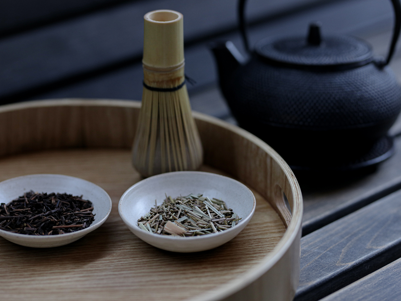 希少な品種の茶葉をお選びいただき、お客様自身で一煎づつ淹れていただきます。