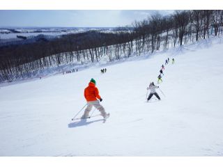 予約は2人〜グループ単位でレッスン可能です!(ただしレッスンはスキーORスノボどちらかに統一してくださいね!)