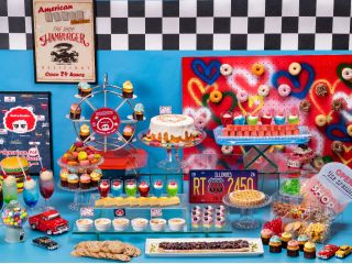 心ときめくカラフル体験、アメリカンポップ ランチ&スイーツビュッフェ