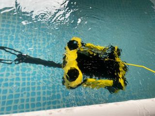 水中ドローン講習操縦