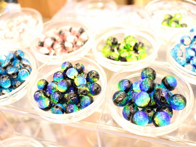 スペシャルコースで使用できるホタルガラス。他にも暗闇で光るタイプもあります。