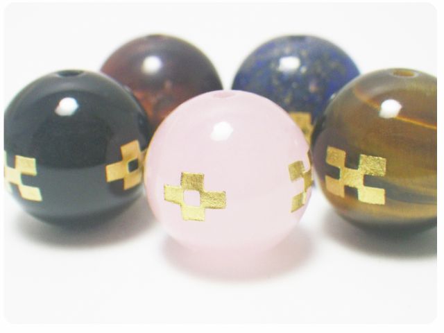 オプションで他では手に入らないミンサー柄ストーンが使用できます