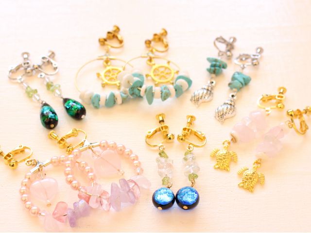 イヤリングは小さなお子様から大人の方まで楽しく作ることができます