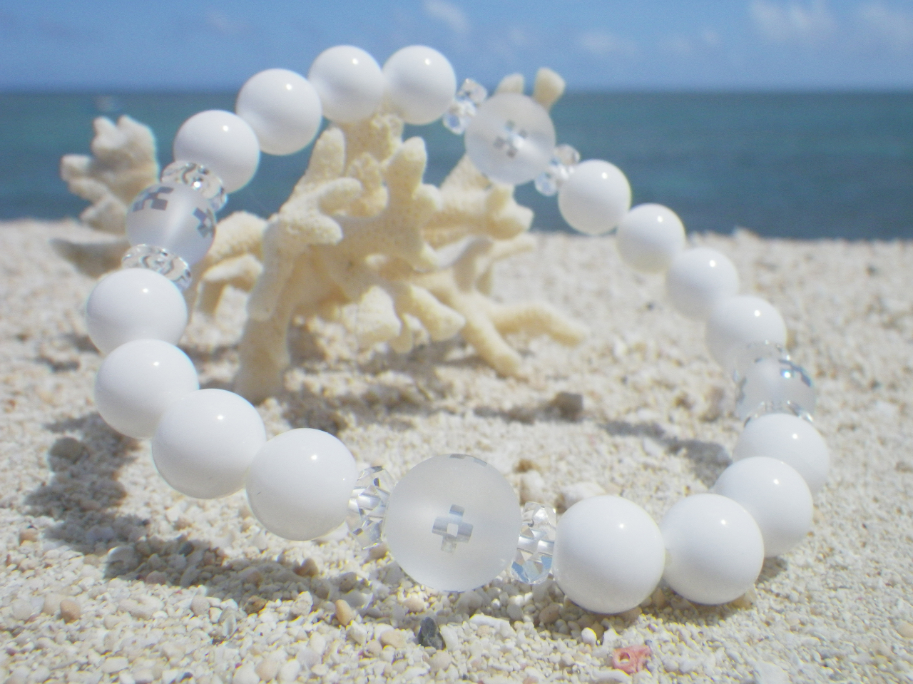 シャコ貝とみんさーストーンのブレスレット