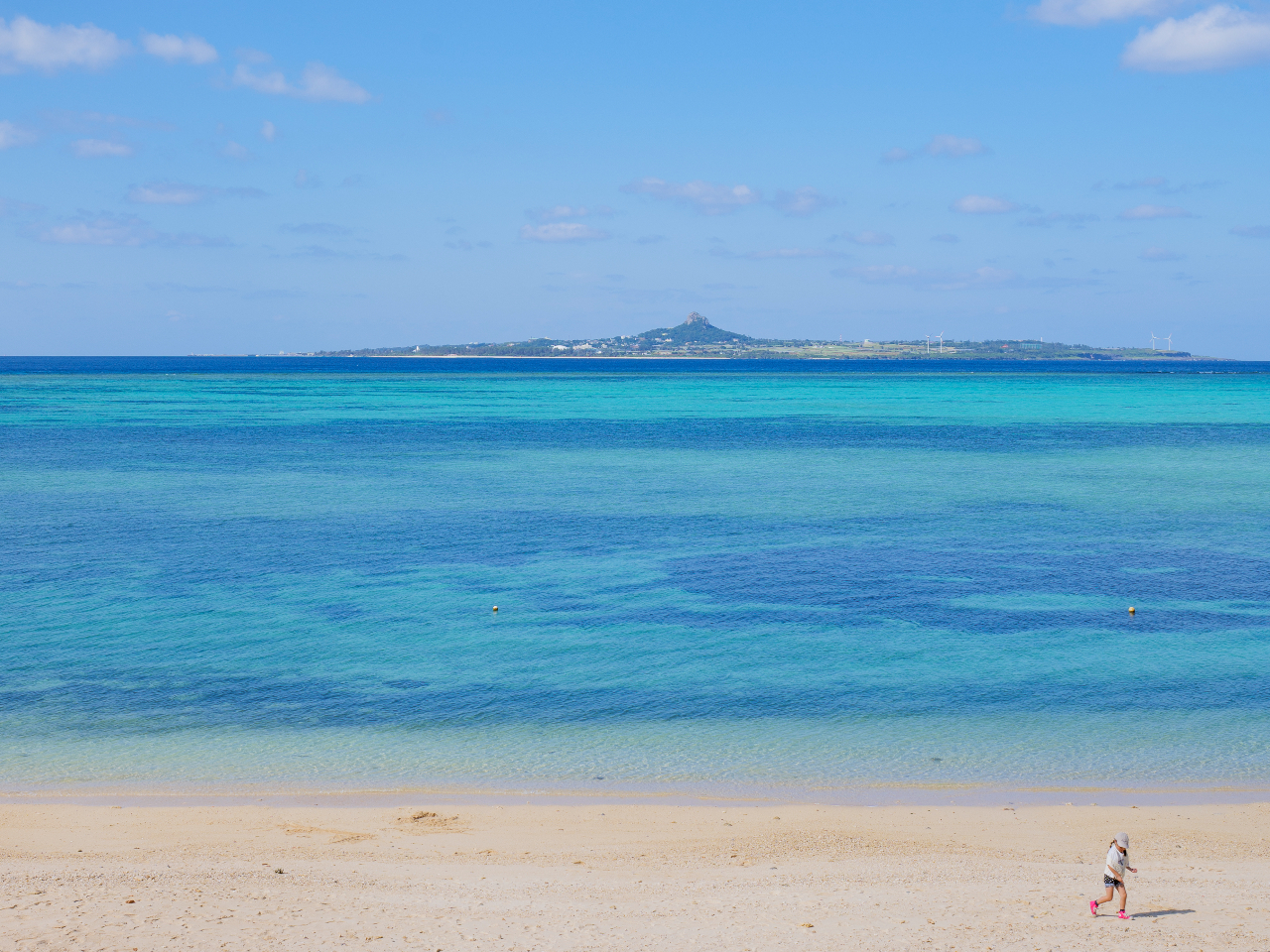 �����̃r�[�`�͗[���̃X�|�b�g�Ƃ��Ă��l�C�ł��B���ɂ͈ɍ]�����]�߁A�����ȋ��D�������т̂ǂ��Ȍi�F���L�����Ă��܂��B