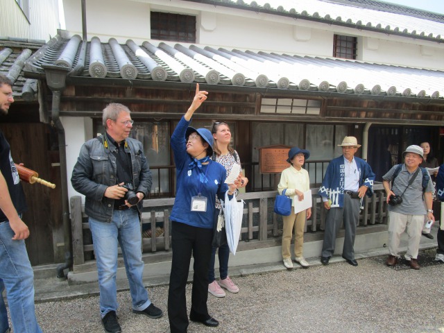 ガイドと一緒にうだつの町並み散策と徳島名産・阿波尾鶏のせいろ蒸しプラン