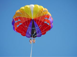 上空から見る恩納ブルー!冬場は鯨を会える事もちらほら☆