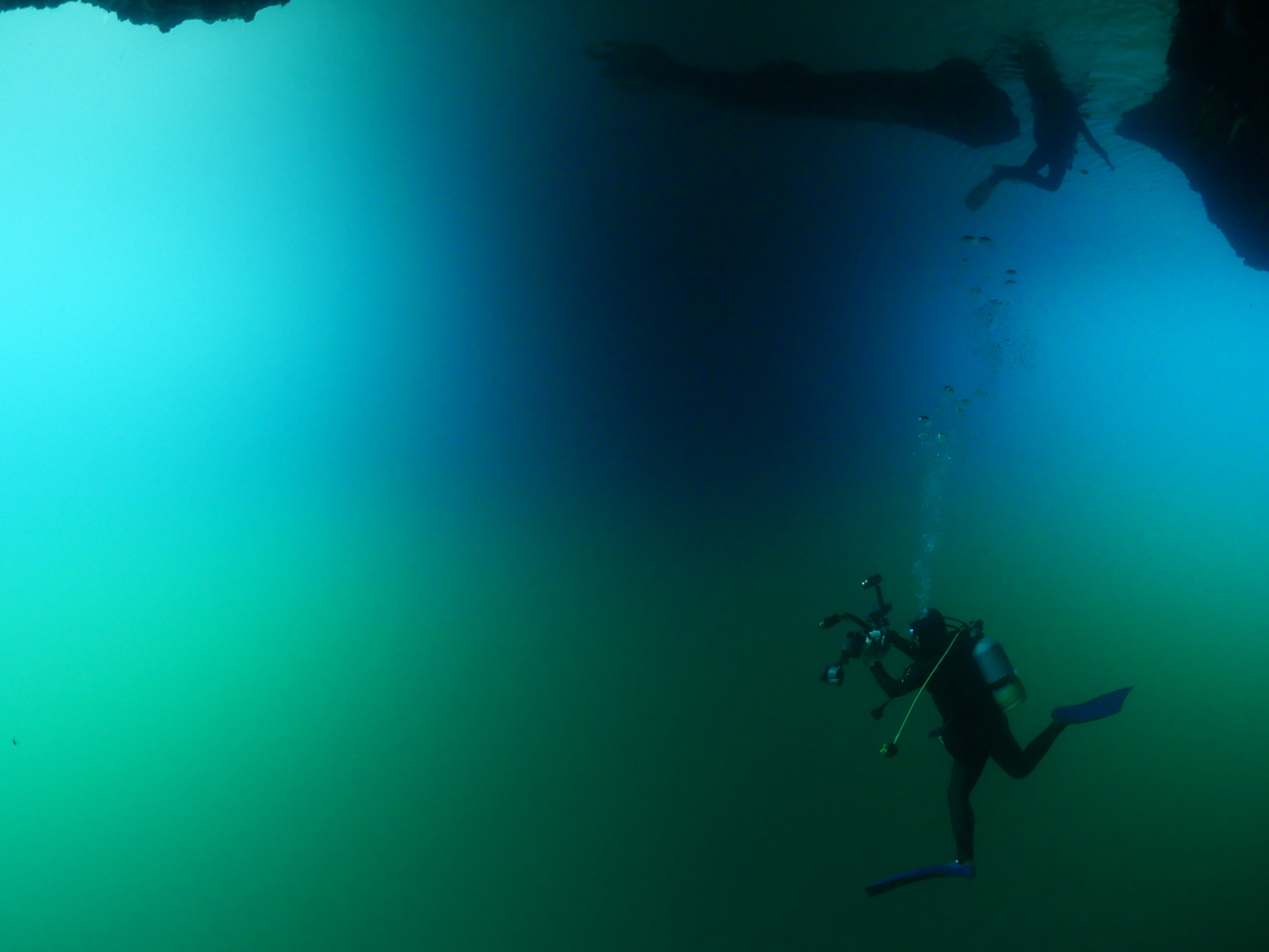 �F�����I�ʂ�r�̐_��I�ȐF�̕ω��B