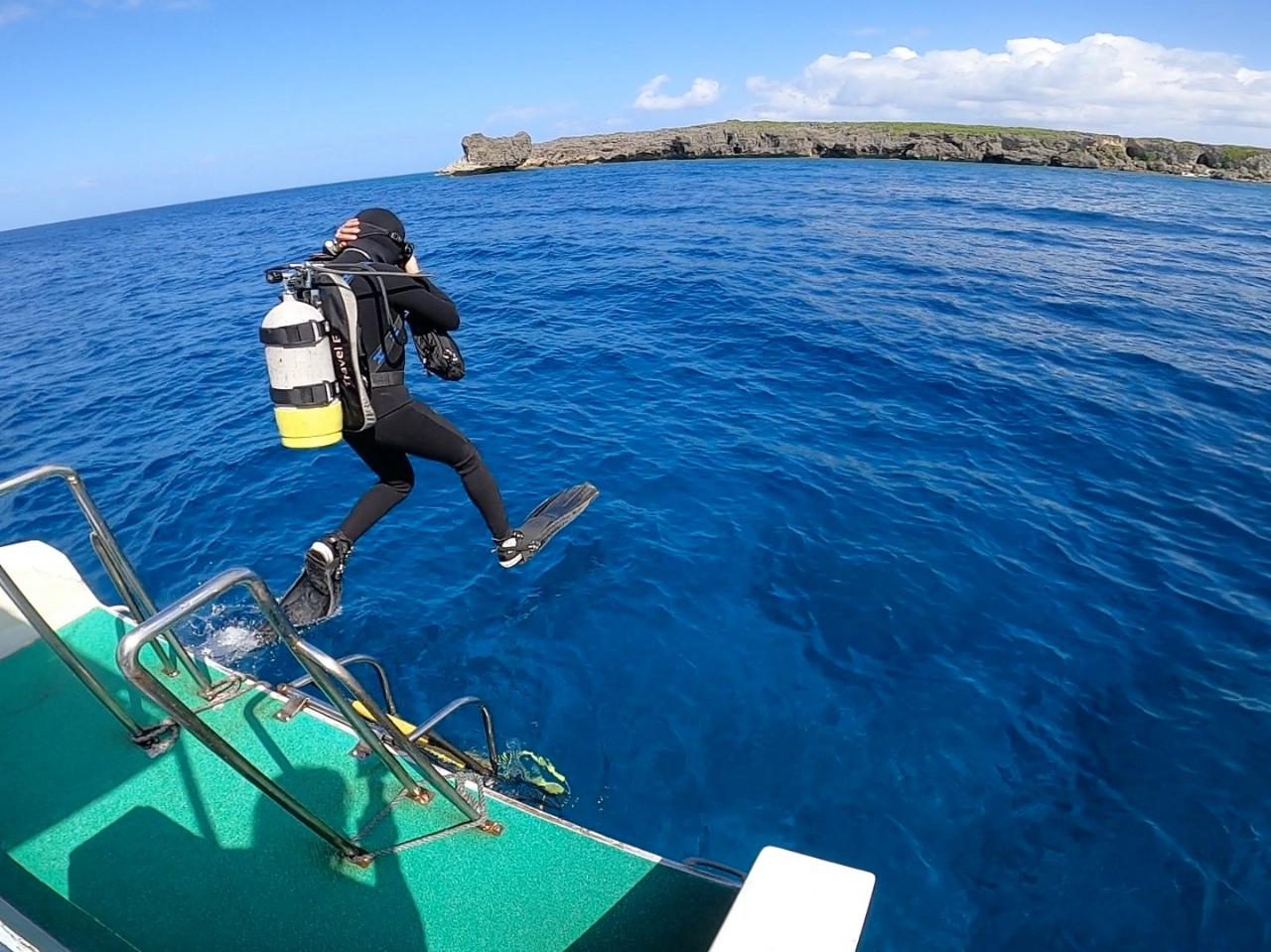 �{�Ãu���[�ցAGo�I�{�[�g�_�C�r���O�Ȃ̂ŁA�G���g���[�G�L�W�b�g���A�炭�炭�I