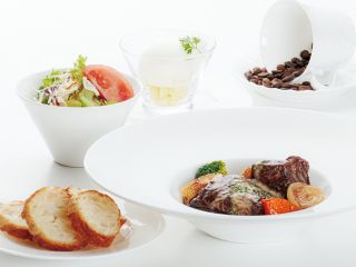 牛頬肉の赤ワイン煮込みランチ