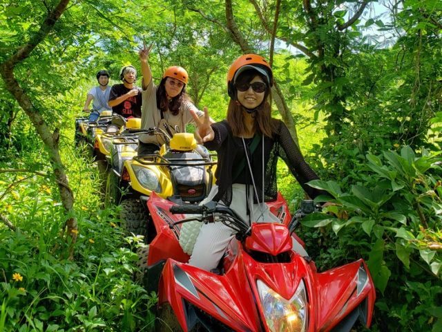 ジャングルの中でハイチーズ!