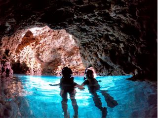【一度は行ってみたい青の洞窟シュノーケル!】家族、仲間、恋人と最高の旅の思い出をサポートさせていただきます!