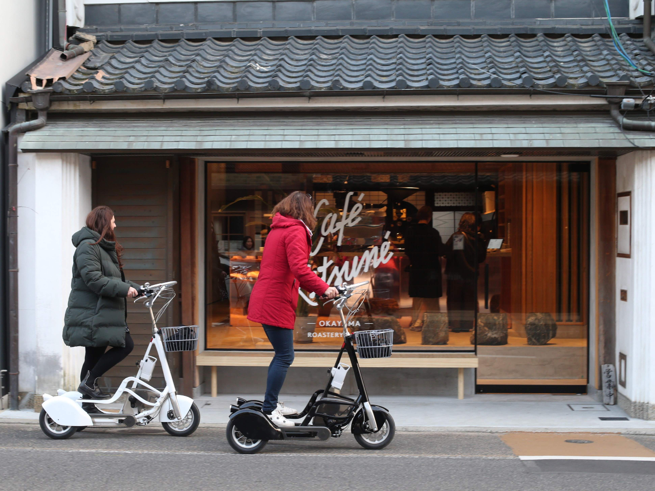 カフェでコーヒーブレイク