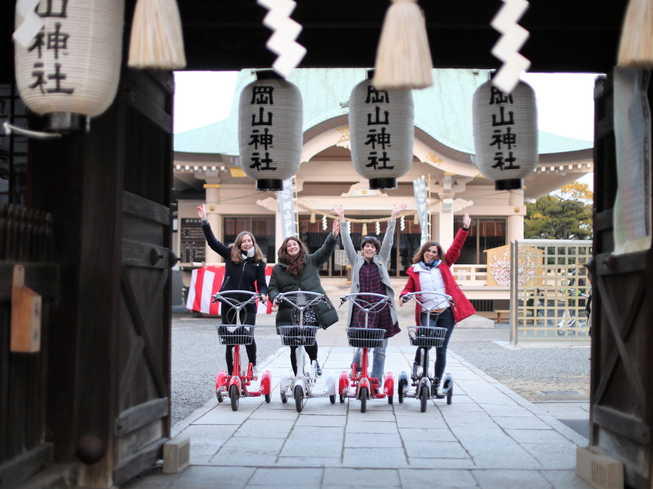 岡山神社で、岡山の歴史や神道について学びます。
