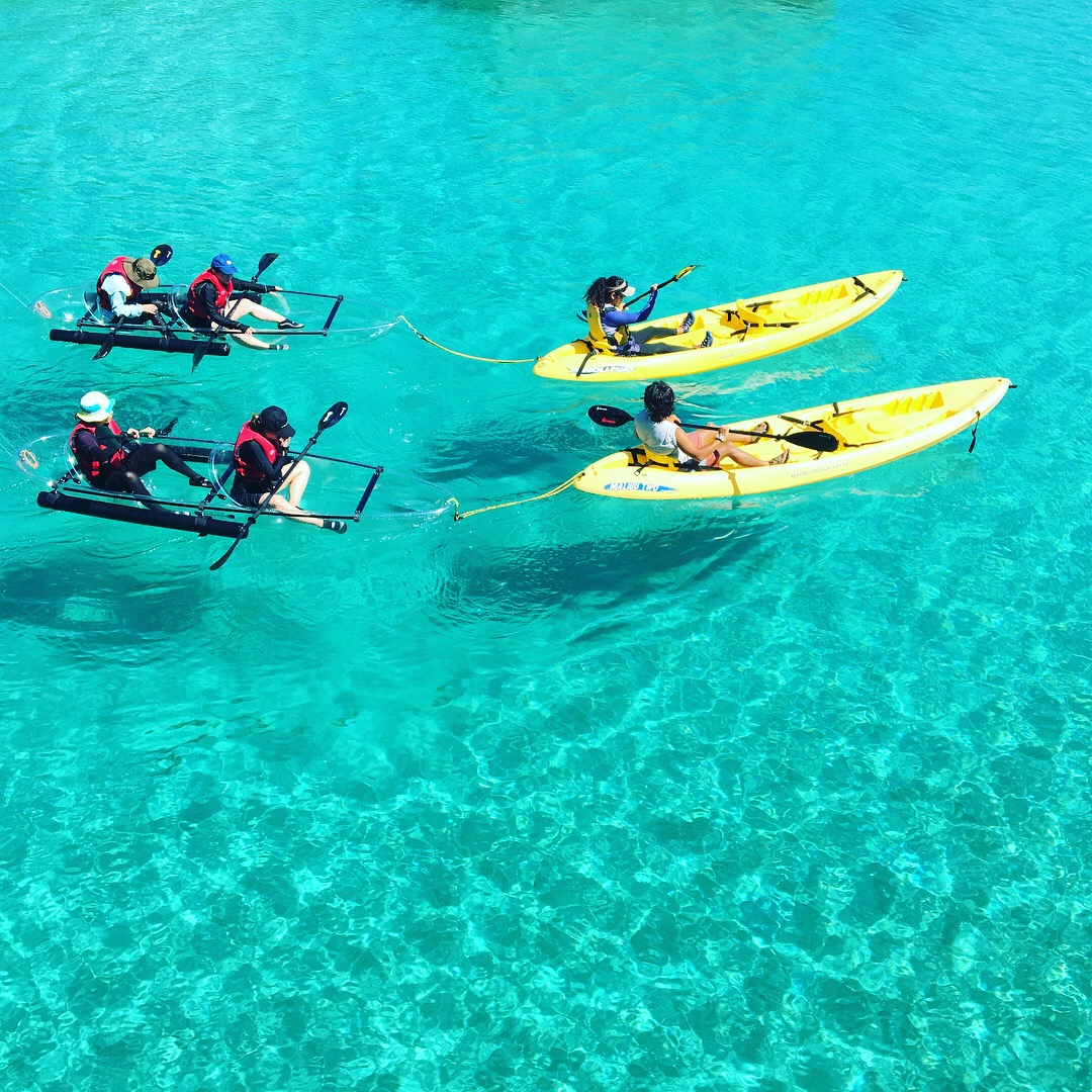 全てが透明のクリアカヤック体験付き!!!シュノーケル体験もセットになったシーカヤックツアーです。小さなお子様からご年配の方まで、どなたでも気軽にご参加いただけます。