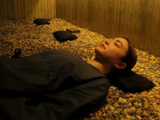 \ミネラル全身浴×大量発汗で“ととのう”/